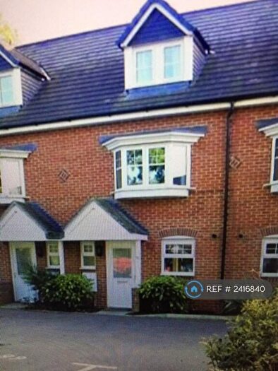 3 Bedroom Terraced House To Rent In Rossby, Reading, RG2