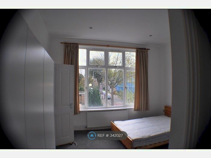 Studio To Rent In Berrylands Road, Surbiton, KT5