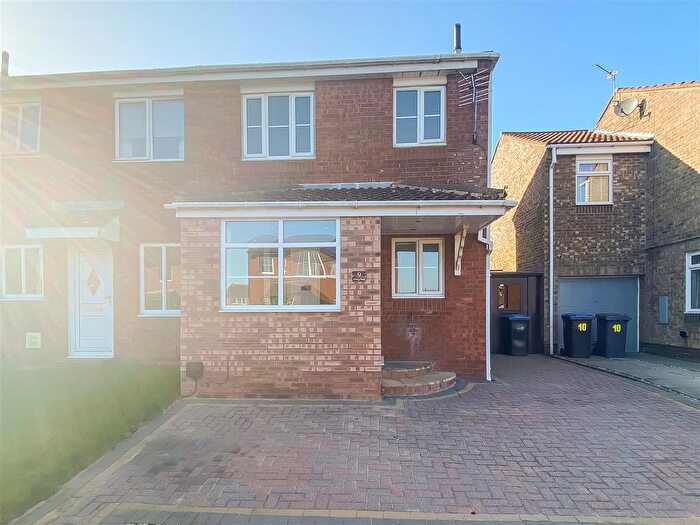 3 Bedroom Semi Detached House For Sale In Hind Court, Woodham, DL5