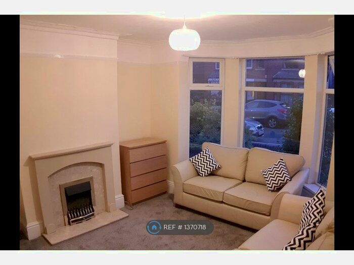 3 Bedroom Semi-Detached House To Rent In Alresford Road, Salford, M6