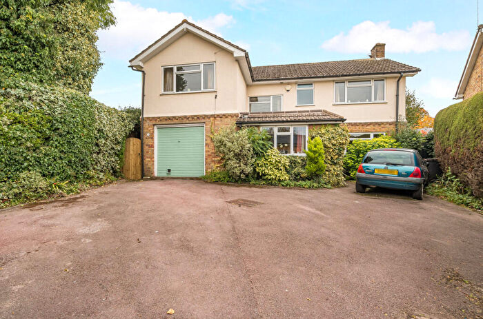 4 Bedroom Detached House For Sale In Bourne Way, Woking, Surrey, GU22