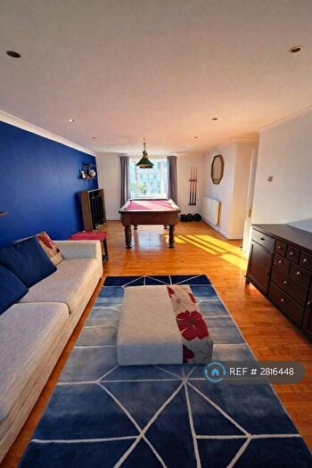 3 Bedroom Flat To Rent In Goddard Place, London, N19