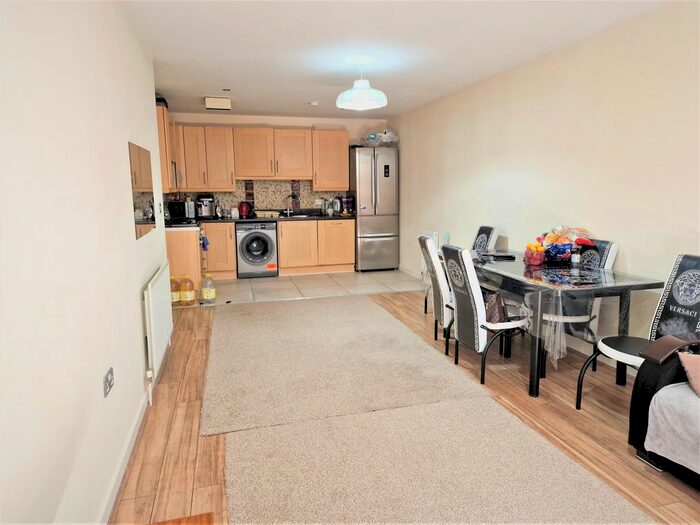 2 Bedroom Flat To Rent In Romford Road, London, E15