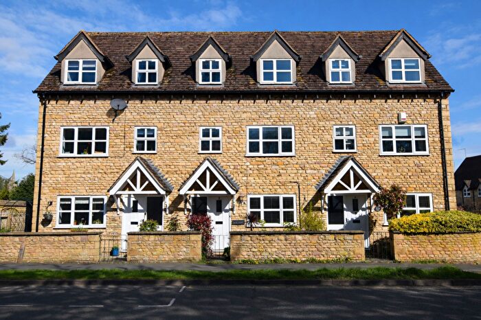 3 Bedroom Terraced House For Sale In Daniel Court, Stamford, PE9