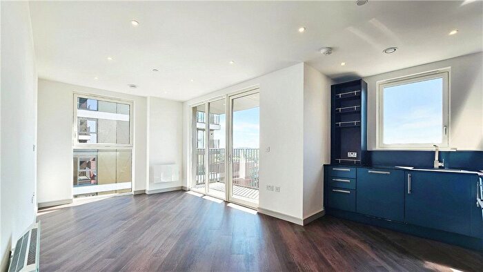2 Bedroom Flat To Rent In Eden Grove, Staines-Upon-Thames, Surrey, TW18