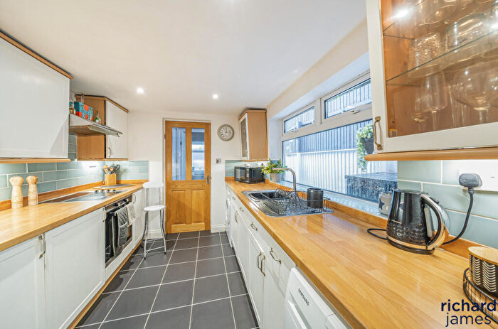 3 Bedroom End Of Terrace House For Sale In Prospect Hill, Old Town, Swindon, SN1