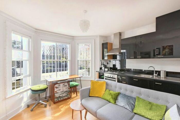 Studio To Rent In Cambridge Gardens, London, W10