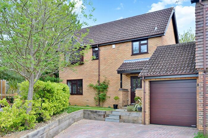 4 Bedroom Link Detached House For Sale In Godalming, Surrey, GU7