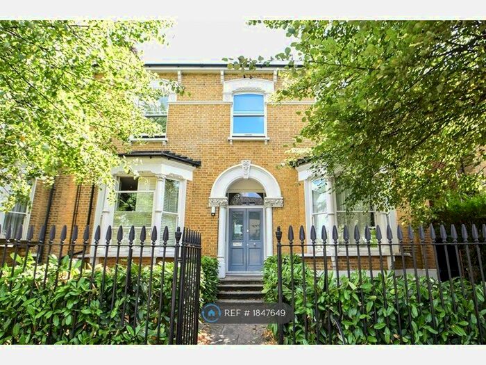 2 Bedroom Flat To Rent In Lordship Park, London, N16