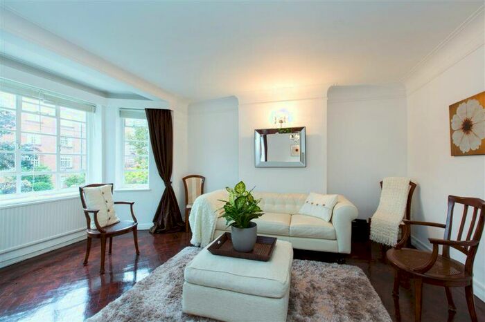 3 Bedroom Flat To Rent In Frognal Lane, Hampstead, NW3