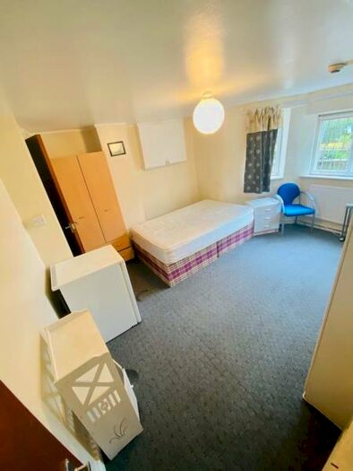 3 Bedroom Terraced House To Rent In A Regent Park Terrace, LS6