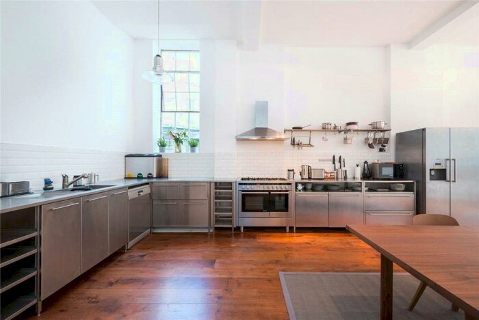 2 Bedroom Flat To Rent In Charterhouse Square, London, EC1M