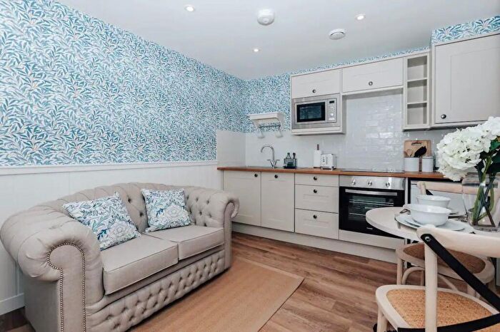 1 Bedroom Apartment To Rent In B High Street, Gloucestershire, GL52