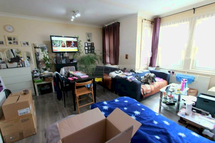 2 Bedroom Apartment To Rent In Squires Lane, London, N3