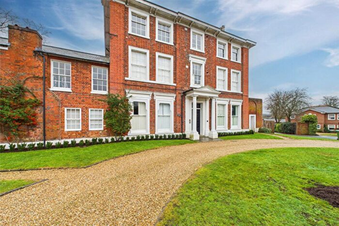 2 Bedroom Apartment For Sale In Kenilworth Avenue, Bracknell, Berkshire, RG12