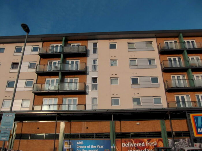 2 Bedroom Flat To Rent In Park House Court, AL10