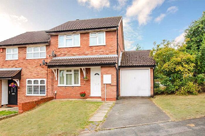 3 Bedroom Semi-Detached House For Sale In Wolsey Road, Lichfield, WS13