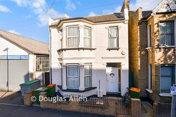 4 Bedroom Detached House For Sale In Cumberland Road, London, E13