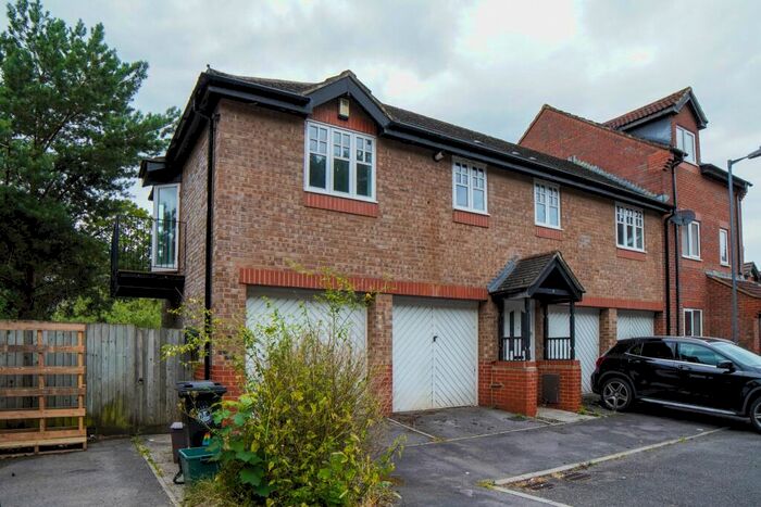 2 Bedroom Coach House To Rent In Anchor Close, Crews Hole Road, St George, Bristol, BS5