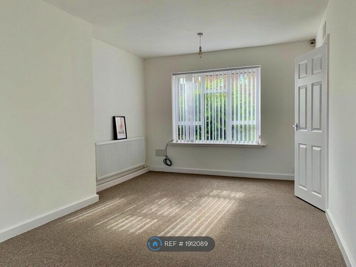 3 Bedroom Semi-Detached House To Rent In Hayles Close, Nottingham, NG5