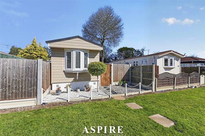1 Bedroom Mobile Home For Sale In Kingsleigh Park Homes, Benfleet, SS7
