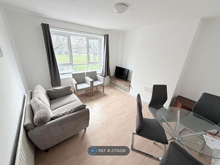 2 Bedroom Flat To Rent In Beverley Drive, Edgware, HA8