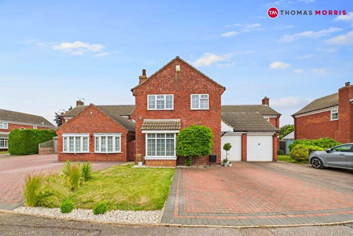 4 Bedroom Link Detached House For Sale In Bramley Drive, Offord D'Arcy, St. Neots, Cambridgeshire, PE19