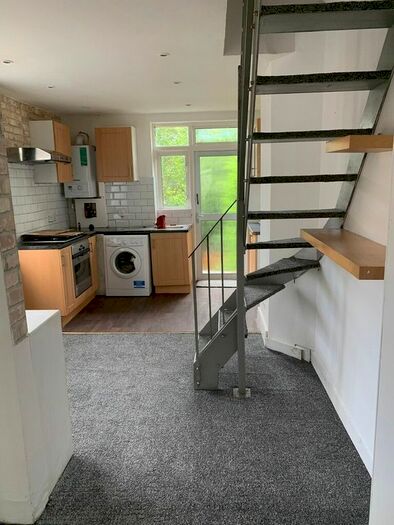 3 Bedroom Maisonette To Rent In Marlborough Close, Colliers Wood, London, SW19