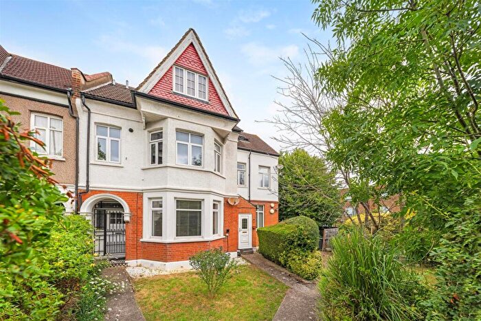 2 Bedroom Flat For Sale In Croydon Road, Anerley, London, SE20