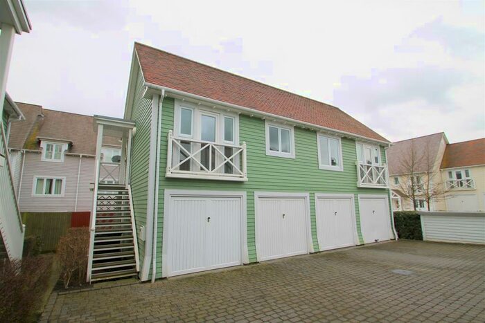 2 Bedroom Detached House To Rent In Crossfield Walk, Snodland, ME6