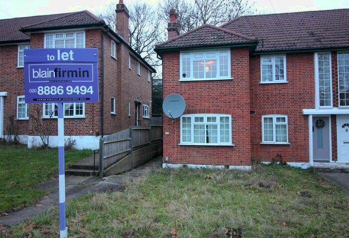 2 Bedroom Maisonette To Rent In Berkeley Court, Southgate, N14