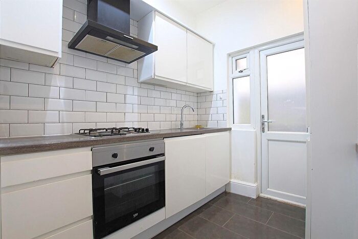 6 Bedroom Terraced House To Rent In Gunnersbury Lane, Acton, W3