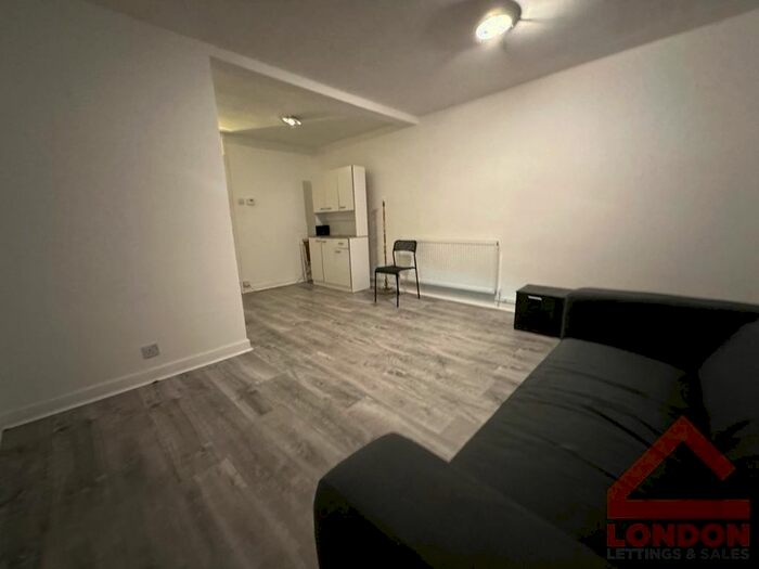 3 Bedroom Flat To Rent In Tanfield Road, Croydon, CR0