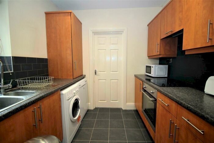 3 Bedroom Flat To Rent In Tavistock Road, Jesmond, Newcastle Upon Tyne, NE2