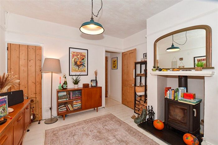 2 Bedroom Terraced House For Sale In New North Road, Reigate, Surrey, RH2