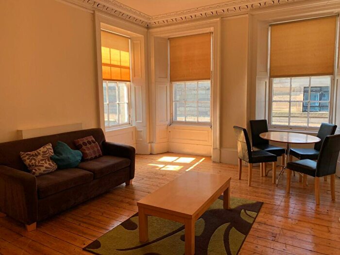 5 Bedroom Flat To Rent In Castle Street, City Centre, Dundee, DD1