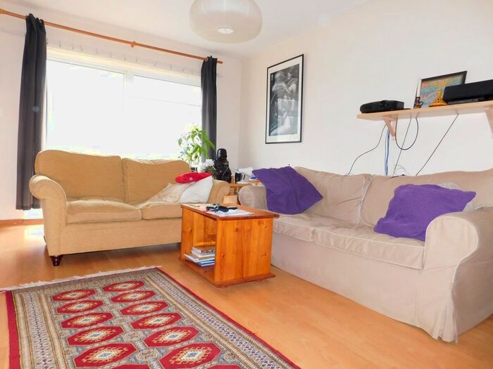 2 Bedroom Flat To Rent In Silverdale Close, London, W7