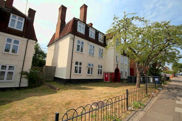 2 Bedroom Flat To Rent In Deansbrook Road, Edgware, Middlesex, HA8