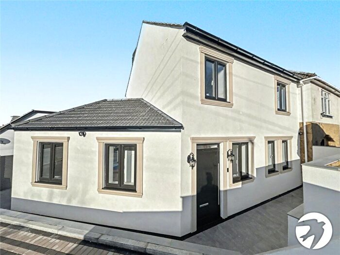 3 Bedroom End Of Terrace House For Sale In Mount Culver Avenue, Sidcup, Kent, DA14