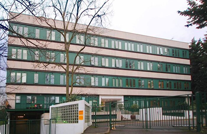 2 Bedroom Flat To Rent In Brunswick Road, London, W5