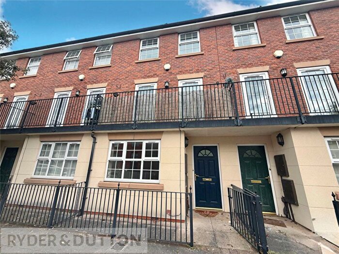 4 Bedroom Town House To Rent In Bandy Fields Place, Salford, Greater Manchester, M7