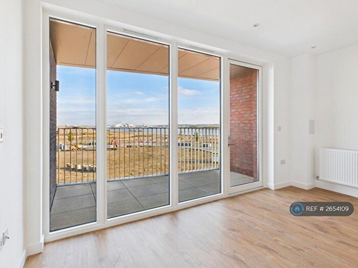 1 Bedroom Flat To Rent In Holcombe Mansions, Barking, IG11