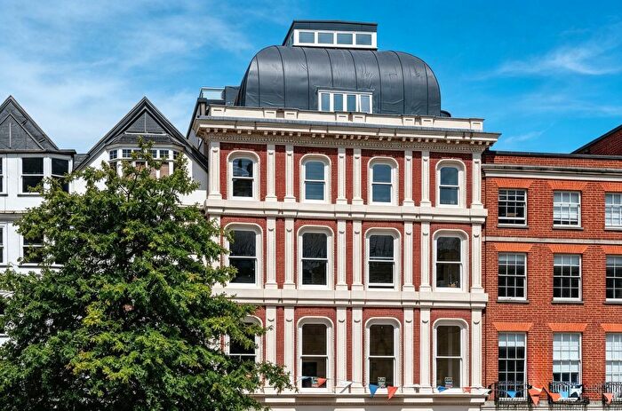 2 Bedroom Flat To Rent In Cathedral Yard, Exeter, EX1