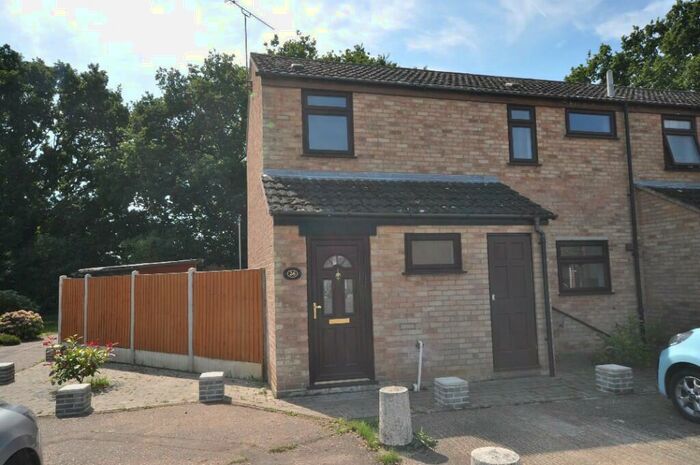 3 Bedroom End Of Terrace House To Rent In Varden Close, Chelmsford, Essex, CM1