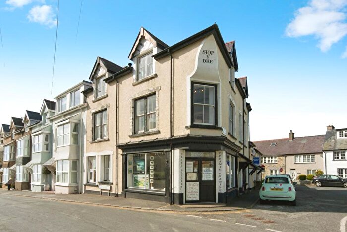 End Of Terrace House For Sale In Castle Terrace, Criccieth, Gwynedd, LL52