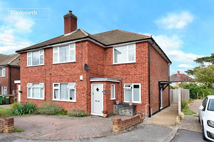 2 Bedroom Maisonette For Sale In Silverdale Close, Cheam, Sutton, SM1