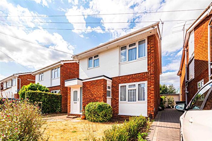 4 Bedroom Detached House For Sale In Ashmore Gardens, Leverstock Green, Hemel Hempstead, Hertfordshire, HP3