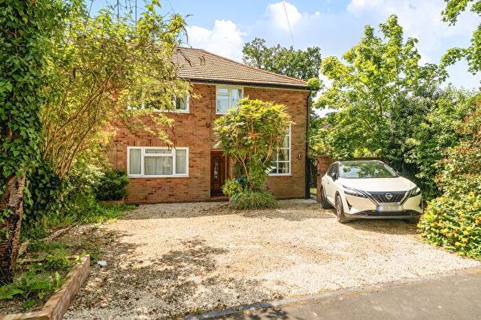 2 Bedroom Maisonette For Sale In Ray Mill Road East, Maidenhead, SL6