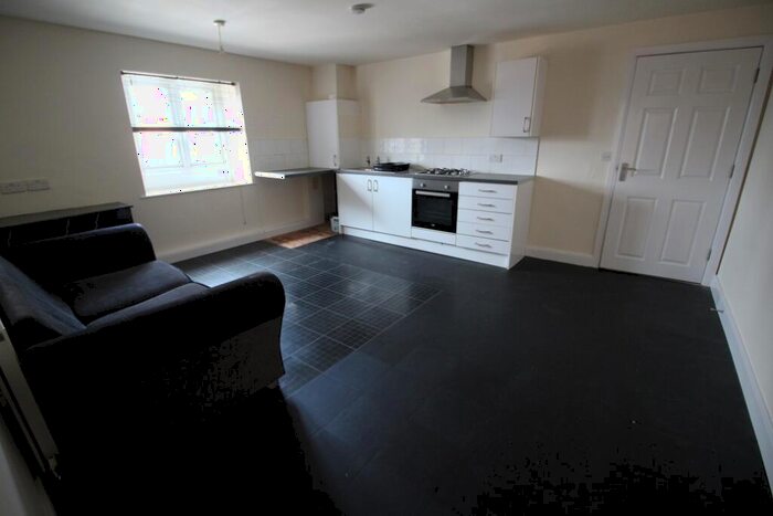 2 Bedroom Flat To Rent In Ripponden Road, Oldham, OL1