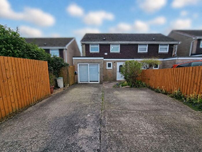 3 Bedroom Semi Detached House For Sale In Trem-Y-Mor, Brackla, CF31